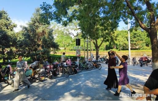 塑公园解锁降噪“神器”静音舞场 北京国际雕(图4)